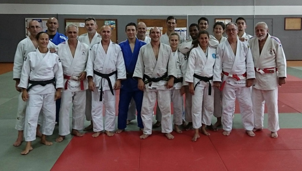 Élèves et formateurs aux côtés de Christophe BRUNET Élèves et formateurs aux côtés de Christophe BRUNET