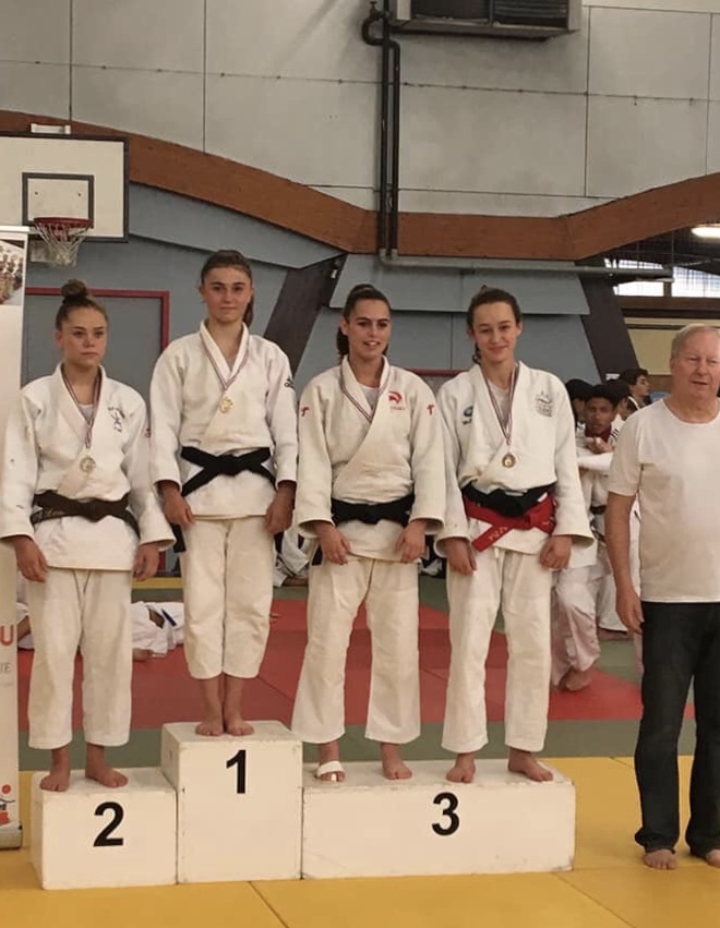 Mayla Bertschy et Nelsy Chabot en bronze